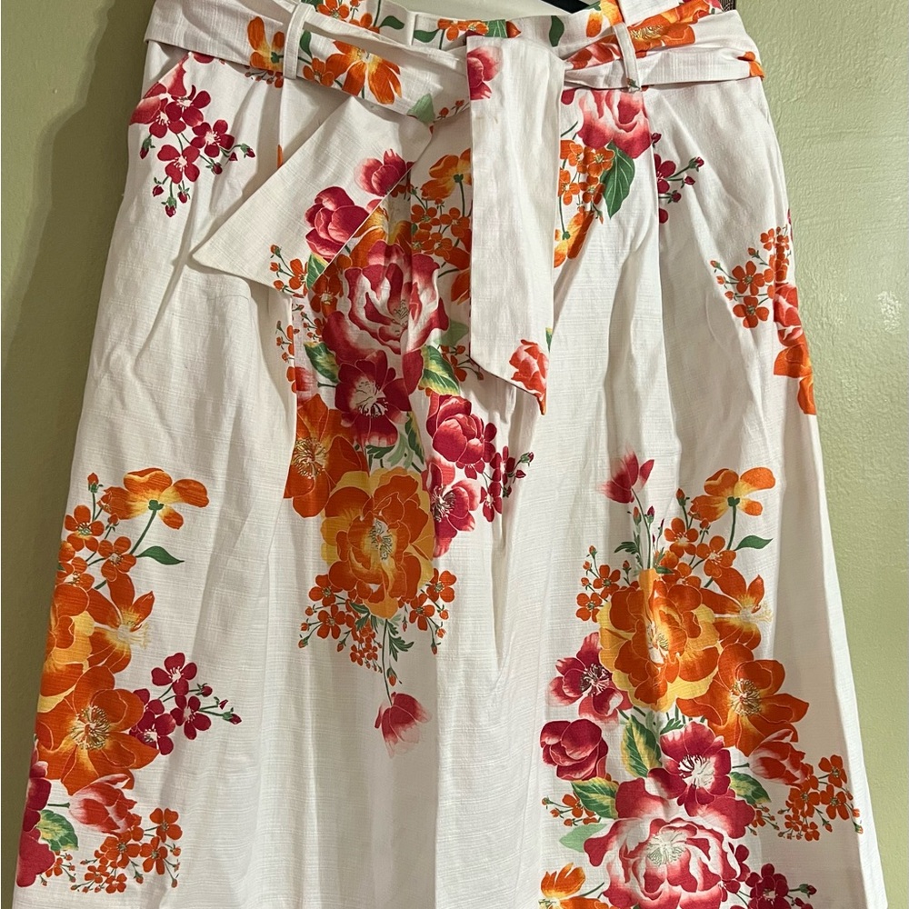 Beautiful Floral White A-Line Skirt Sz. 14.